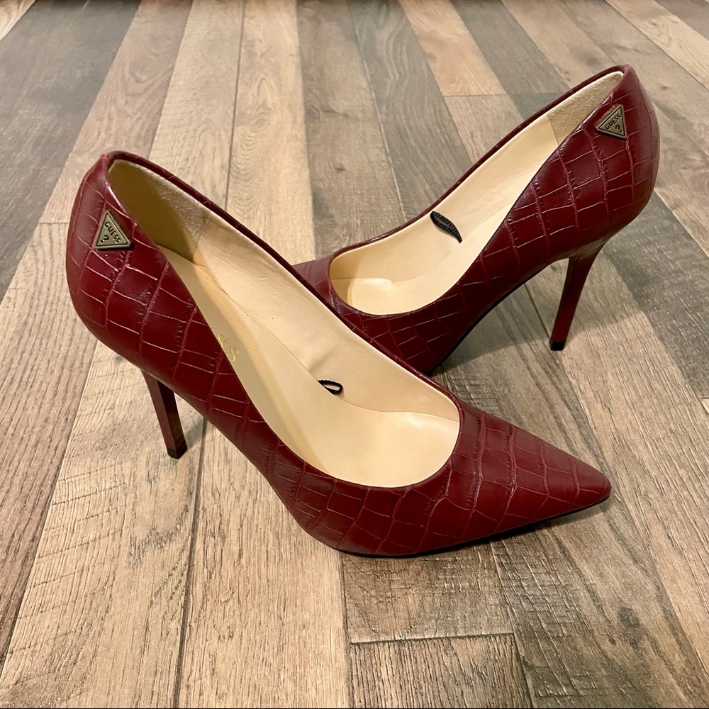🚫SOLD🚫GUESS Heels - Picture 4 of 16